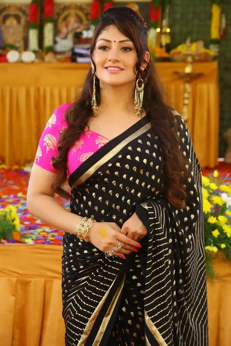 TELUGU ACTRESS KUTTY RADHIKA IN BLACK SAREE 4